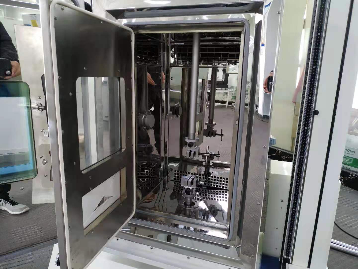 恒溫恒濕拉伸試驗機(jī)
